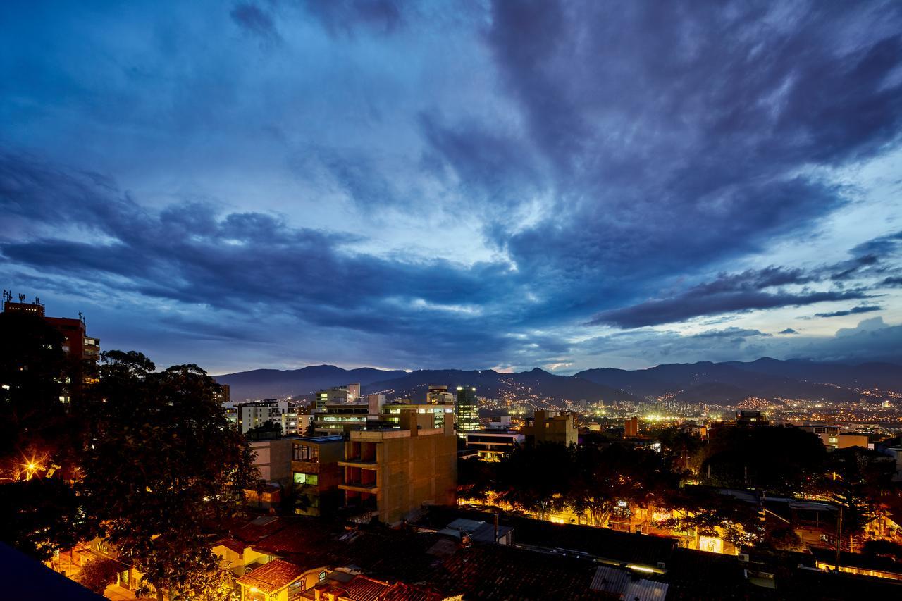 14 Urban Hotel Medellin Bagian luar foto